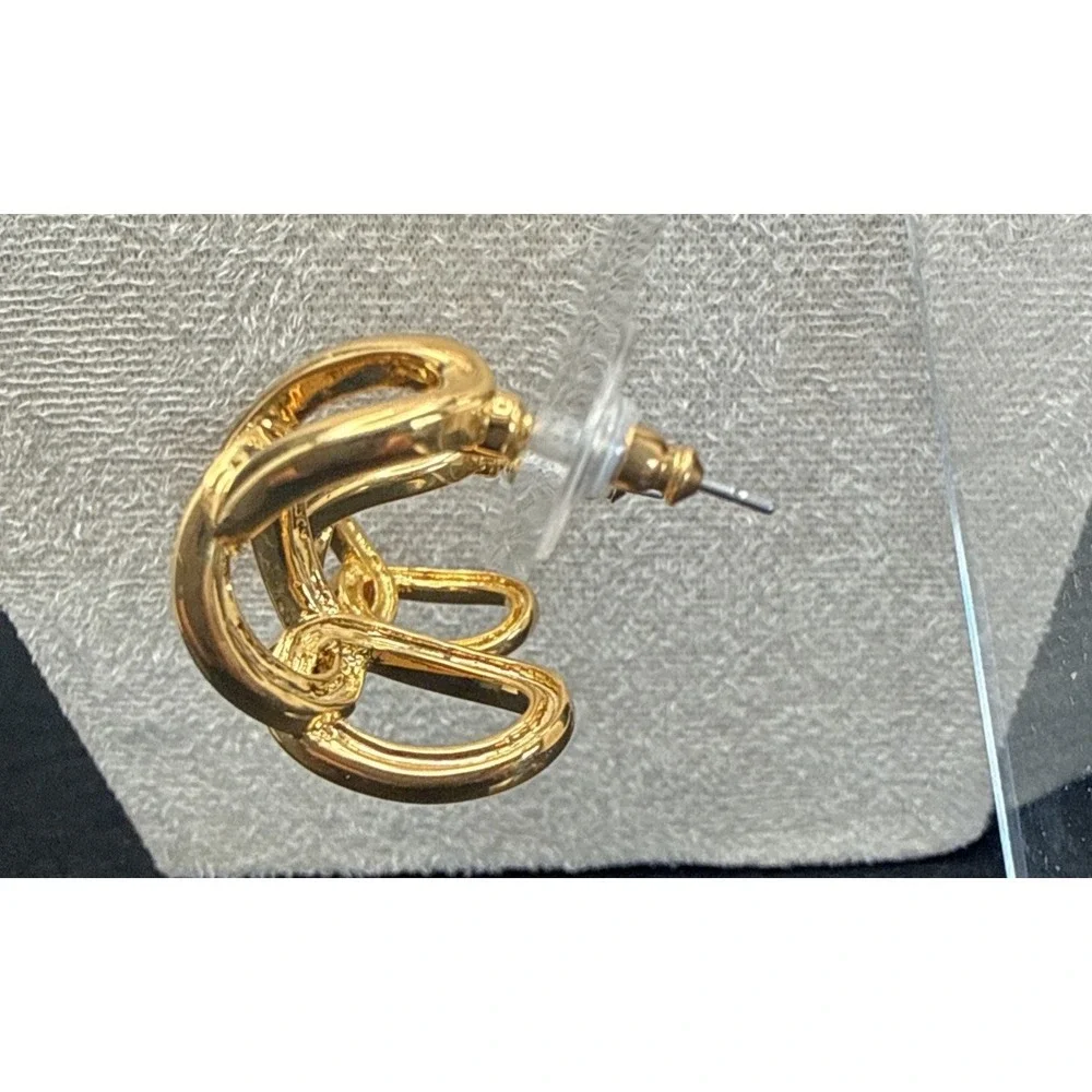 Gold Tone 3 Piece Jewelry Set Chain Lock Necklace, Earrings, 18KGE Bracelet NOS